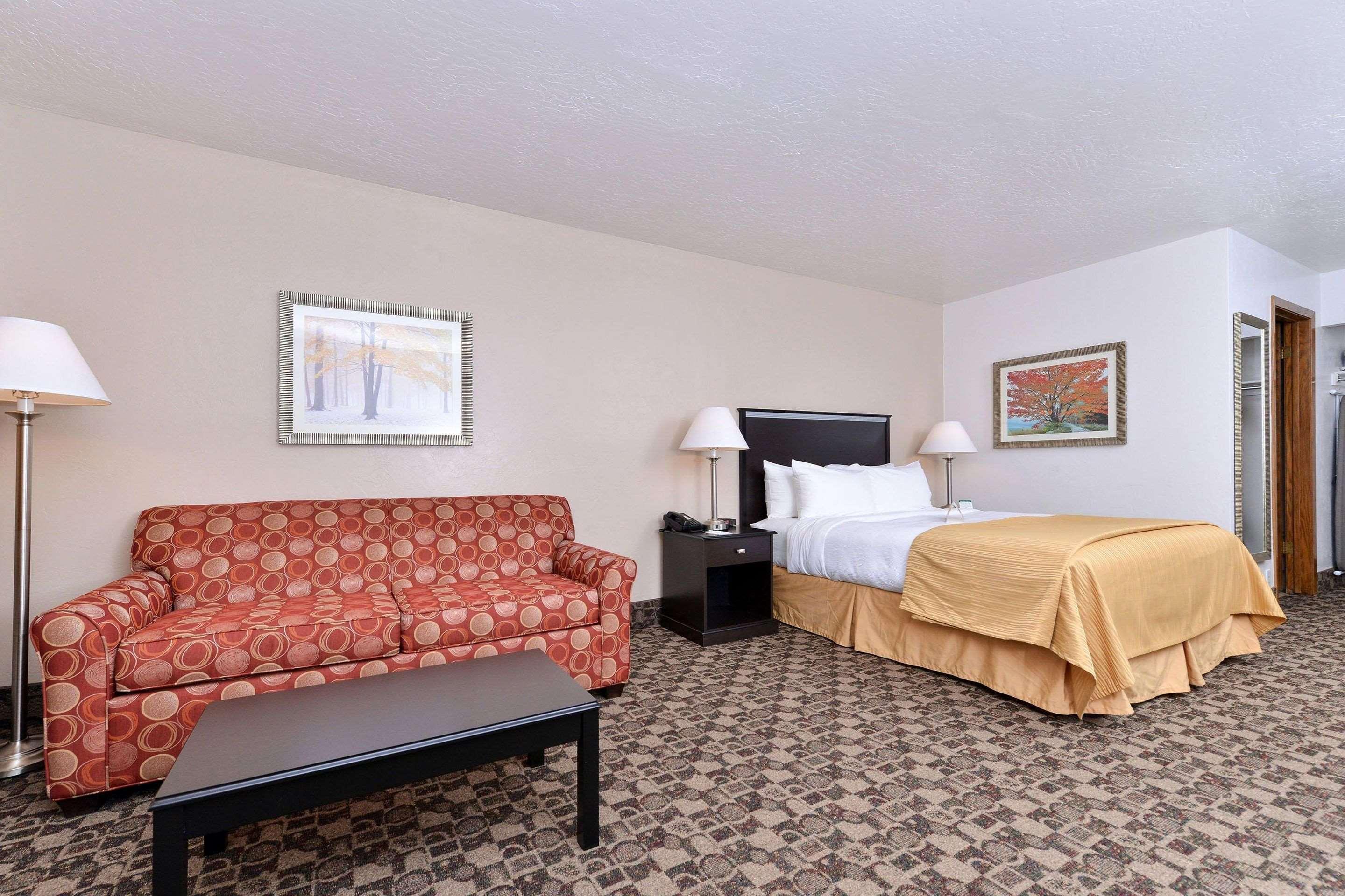 Quality Inn Vernal Near Dinosaur National Monument Exterior photo