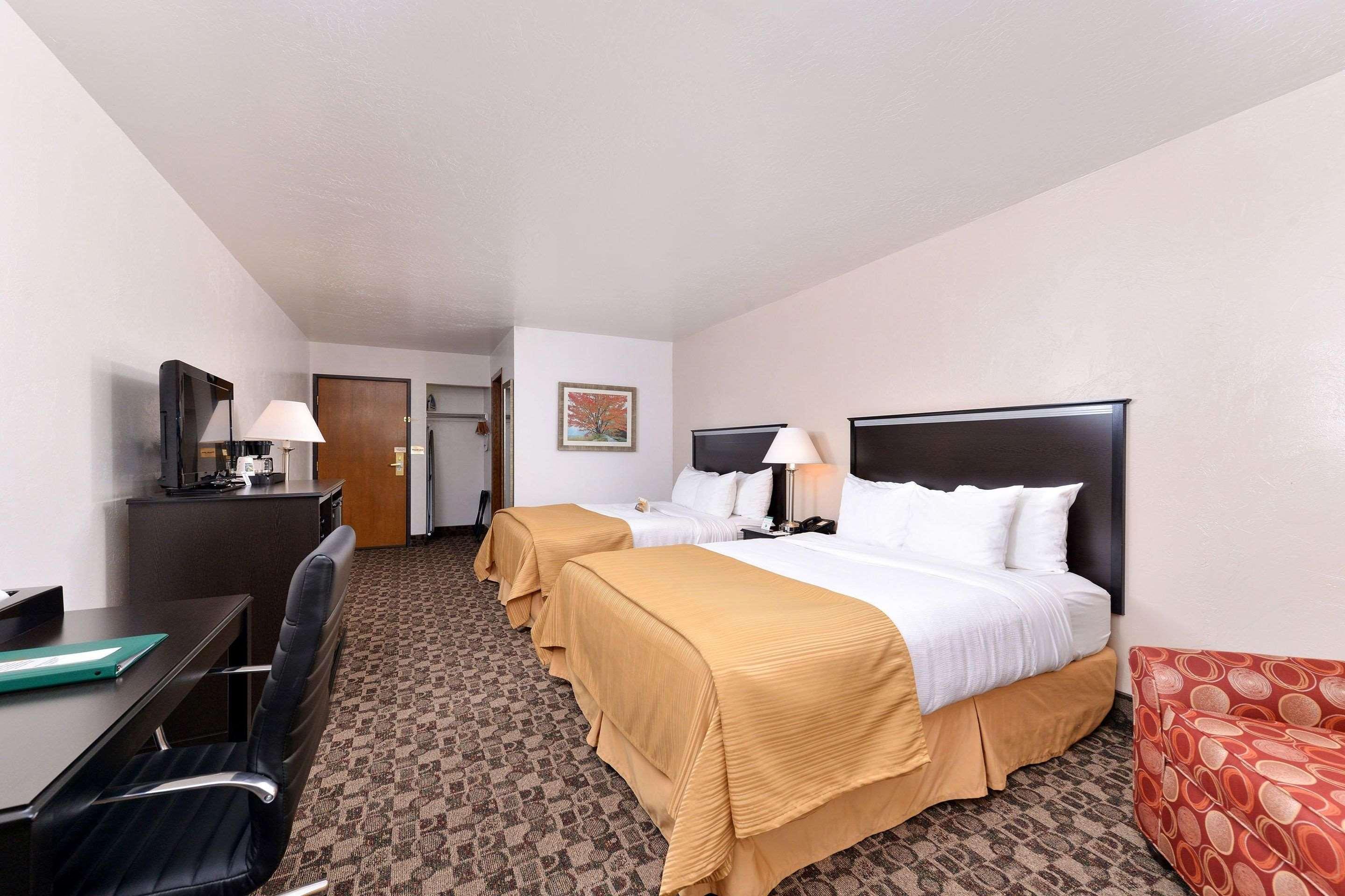 Quality Inn Vernal Near Dinosaur National Monument Exterior photo