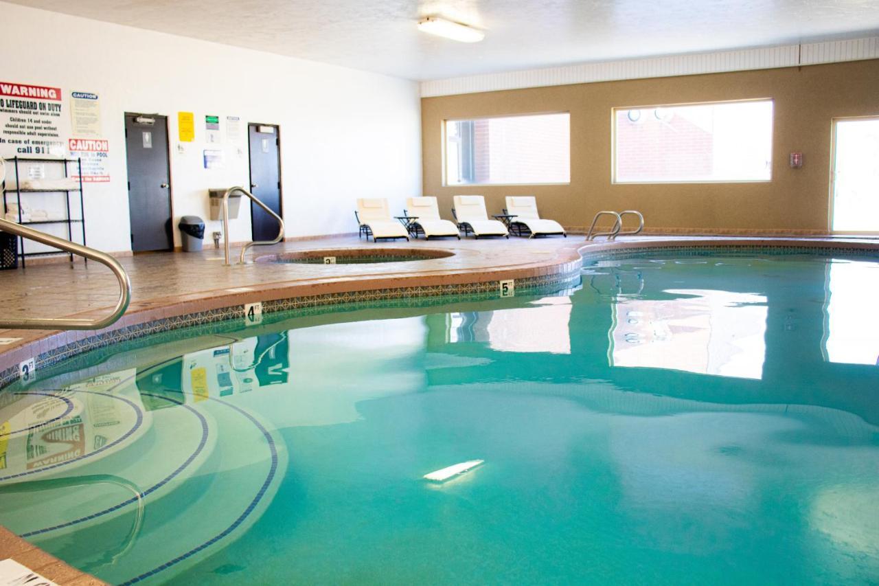 Quality Inn Vernal Near Dinosaur National Monument Exterior photo