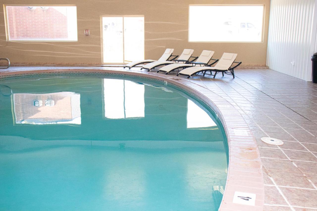 Quality Inn Vernal Near Dinosaur National Monument Exterior photo